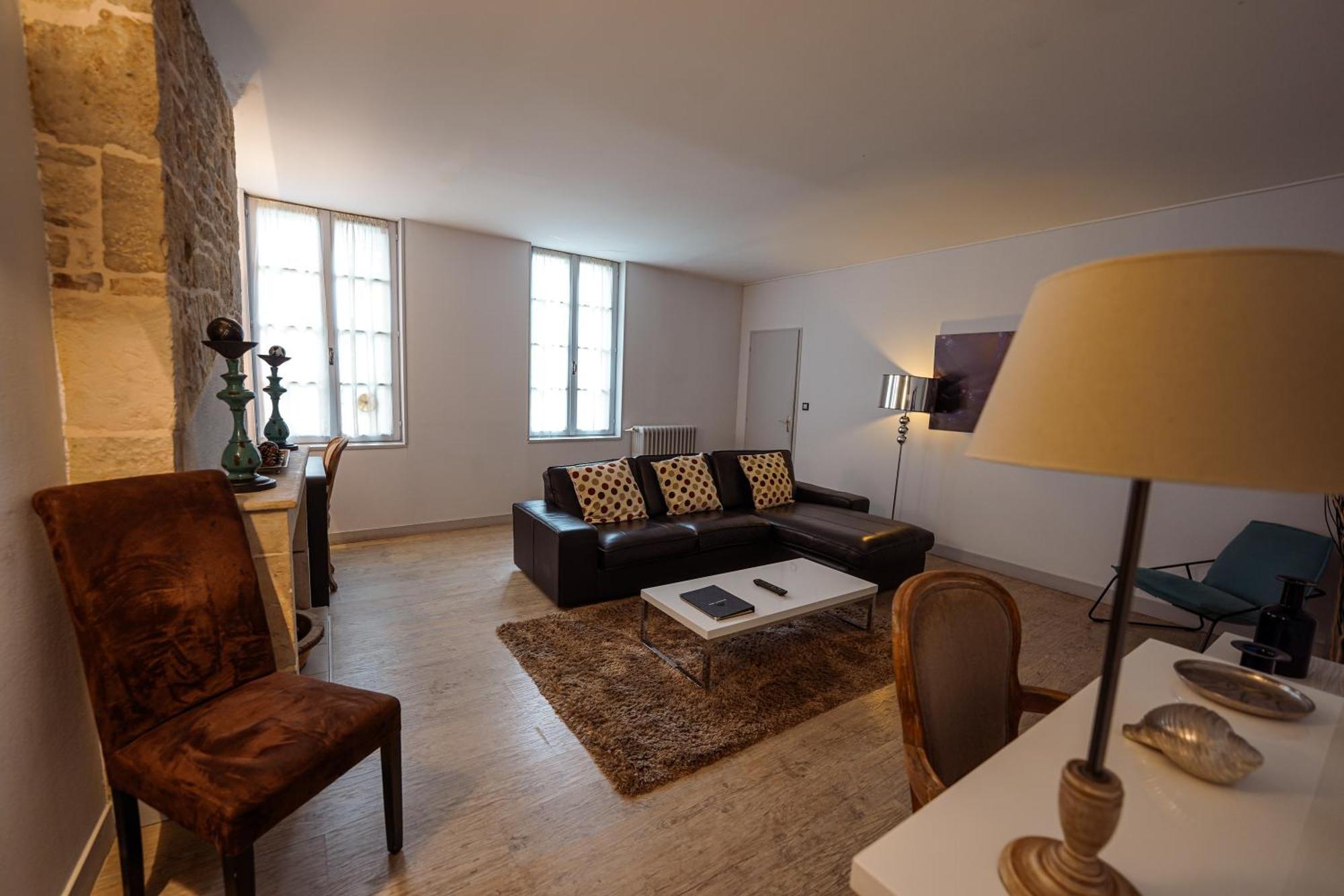 Logis Hostellerie De L'Abbaye Celles-sur-Belle Bagian luar foto