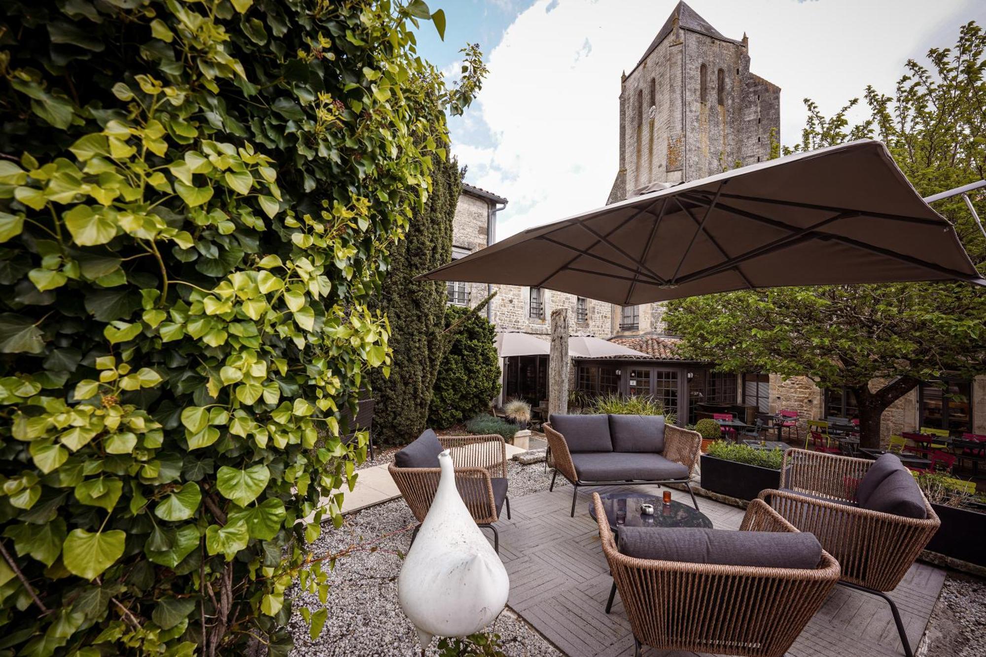 Logis Hostellerie De L'Abbaye Celles-sur-Belle Bagian luar foto