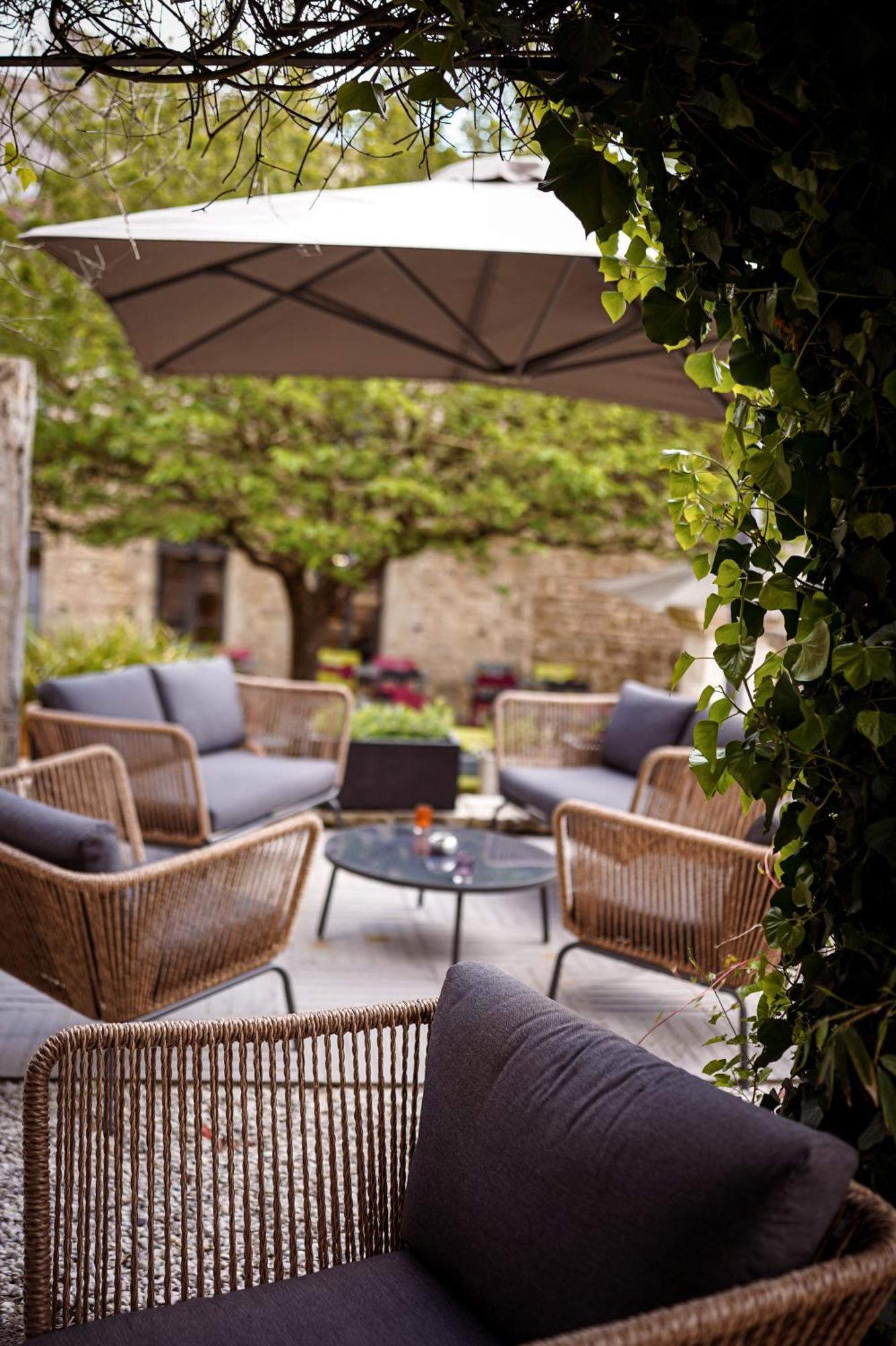 Logis Hostellerie De L'Abbaye Celles-sur-Belle Bagian luar foto