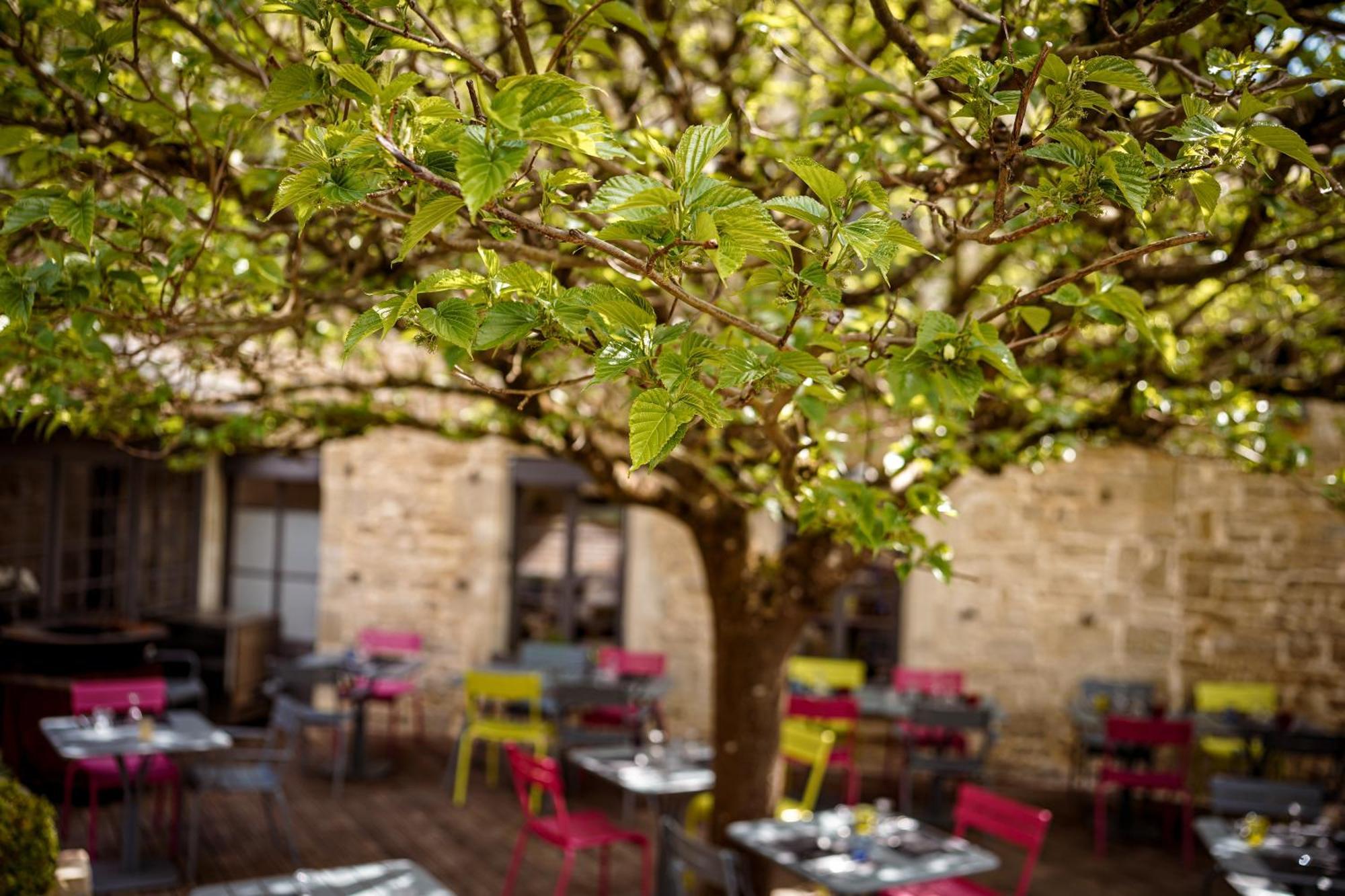 Logis Hostellerie De L'Abbaye Celles-sur-Belle Bagian luar foto