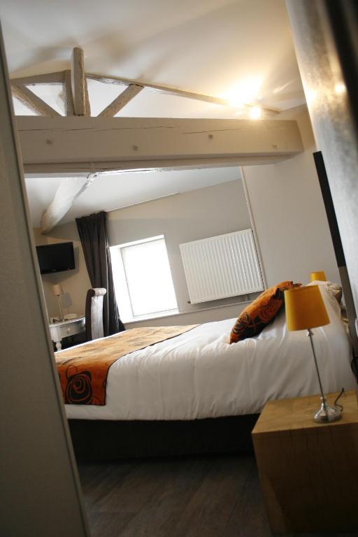Logis Hostellerie De L'Abbaye Celles-sur-Belle Ruang foto
