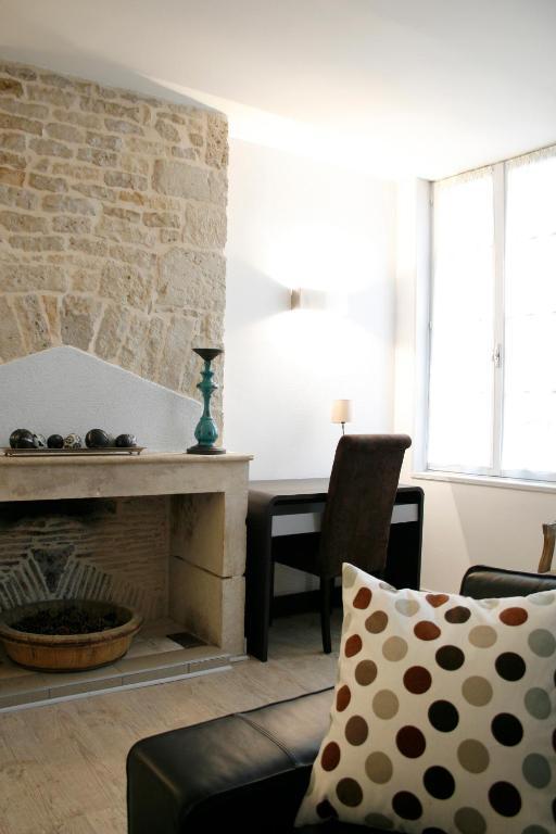 Logis Hostellerie De L'Abbaye Celles-sur-Belle Bagian luar foto