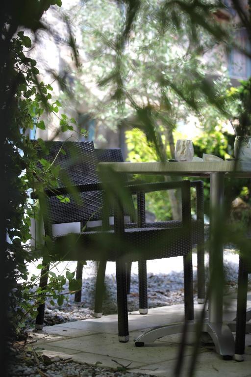 Logis Hostellerie De L'Abbaye Celles-sur-Belle Bagian luar foto